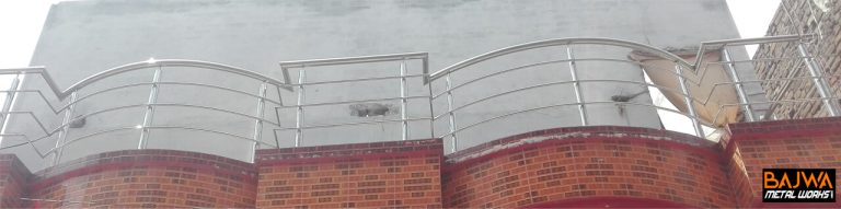 Roof stainless steel boundry safety grill railing